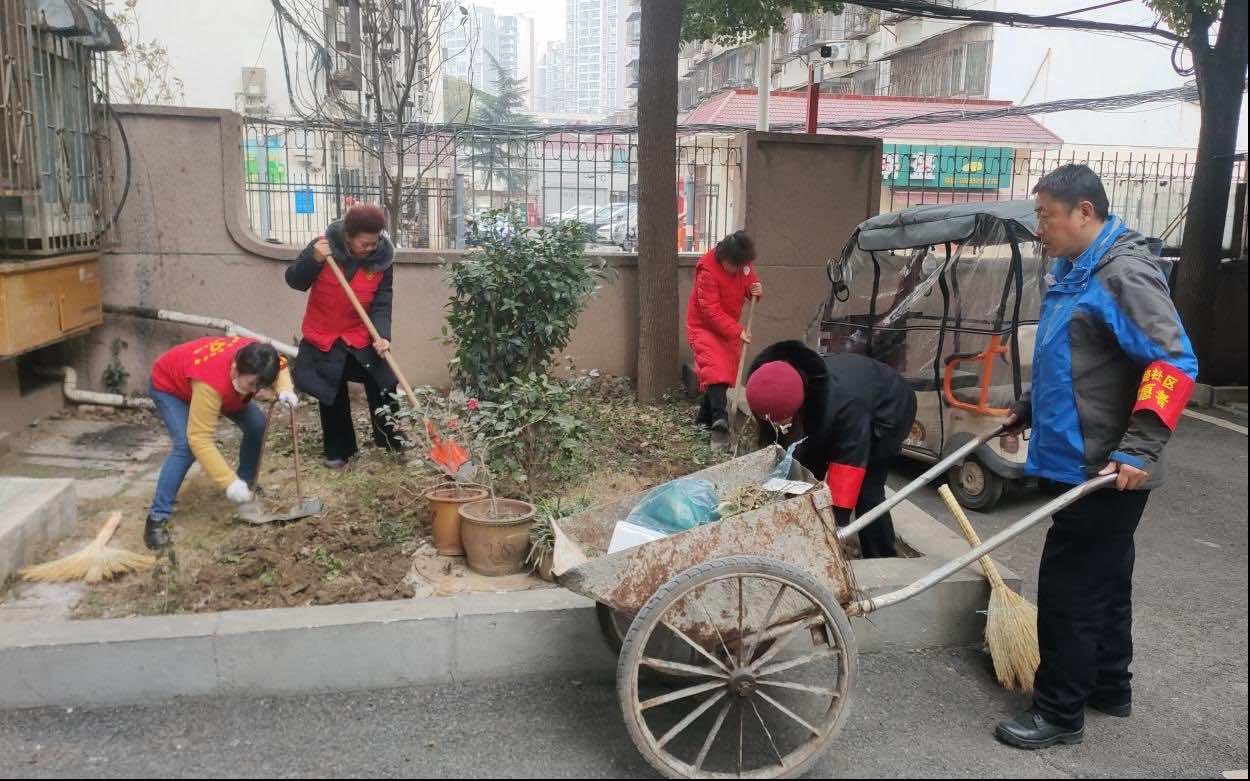 襄陽市樊城區(qū)鐵路社區(qū)“僑胞之家”:雷鋒精神代代傳 清潔家園在行動(dòng)