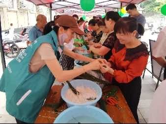 荊門市東寶區(qū)龍泉街道西門社區(qū) “僑胞之家”開展“粽葉飄香迎端午 幸福和諧鄰里情”僑眷聯(lián)誼活動