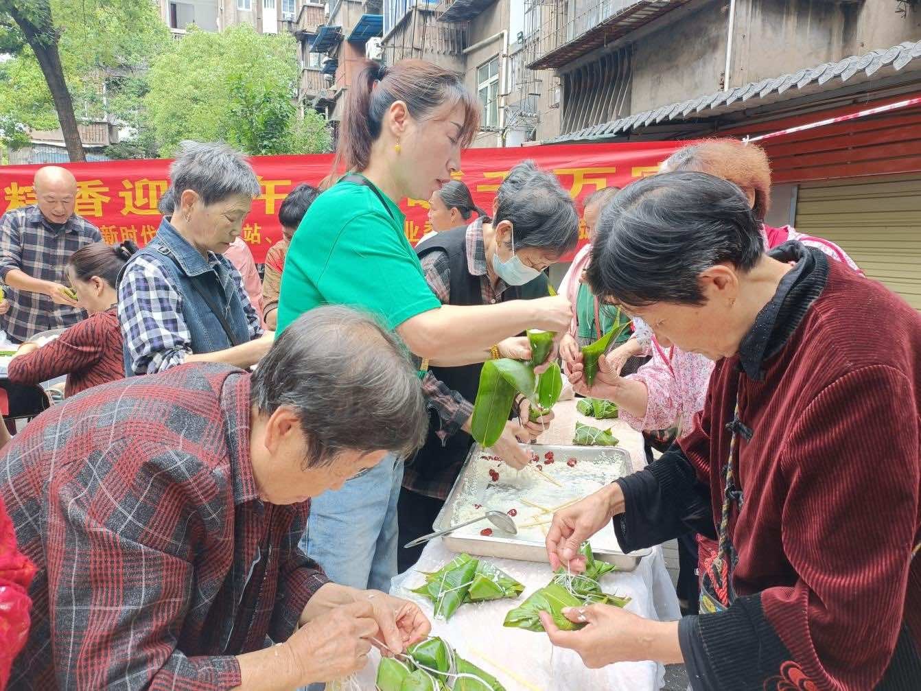 西陵區(qū)土街頭社區(qū)“僑胞之家”開展“粽香迎端午 情暖千萬家”主題活動